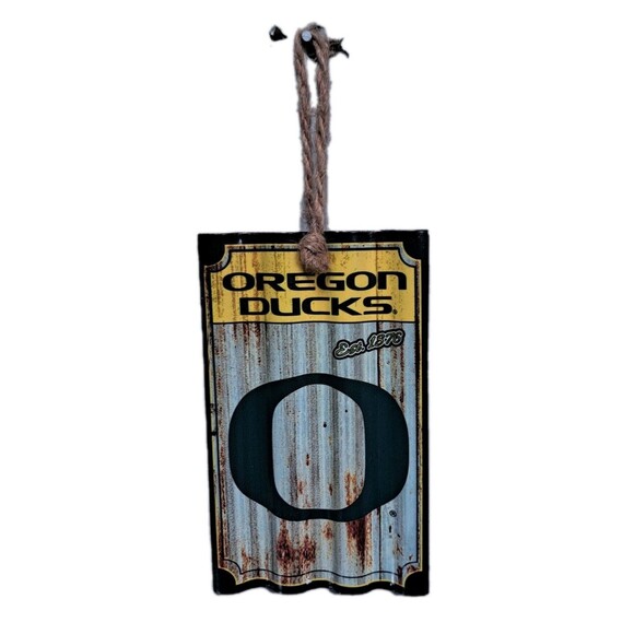 Oregon Ducks Metal Corrugated Ornament - Picture 1 of 5